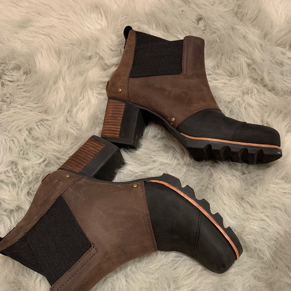 Sorel waterproof Addington Chelsea boots